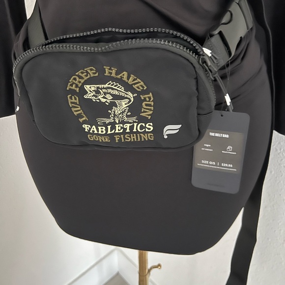NWT Fabletics The Belt Bag, Black Gone Fishing - Picture 2 of 6